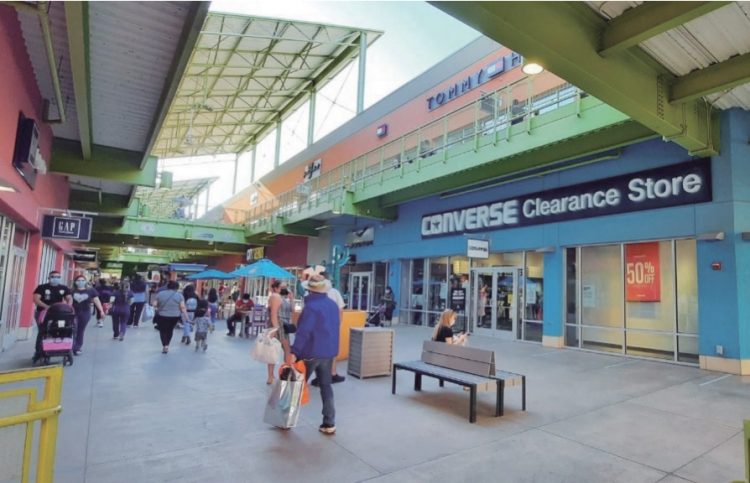 Se preparan para viernes negro y sábado de negocio