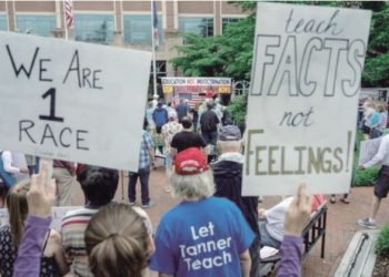 Grupos de extrema derecha en Texas arremeten contra la comunidad LGBT