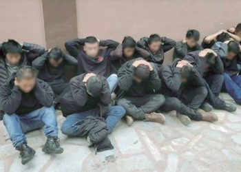 Rescatan a 34 de dos casas de seguridad