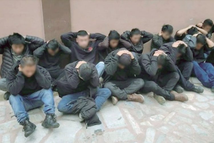 Rescatan a 34 de dos casas de seguridad