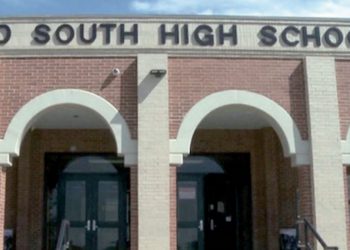 Continúan dificultades para reemplazar maestros