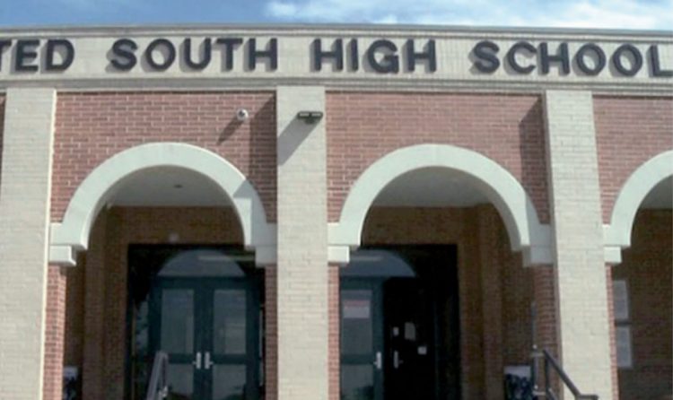 Continúan dificultades para reemplazar maestros