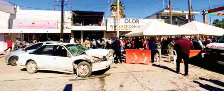 ESPERABAN SU PENSIÓN Atropellan a 24 abuelitos MIENTRAS HACEN FILA