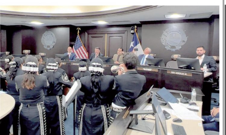 Despiden a Pete Sáenz con mariachi