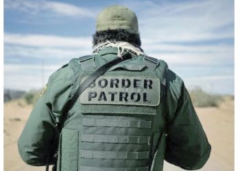 Ex agente de la Border Patrol contrataba indocumentados como choferes