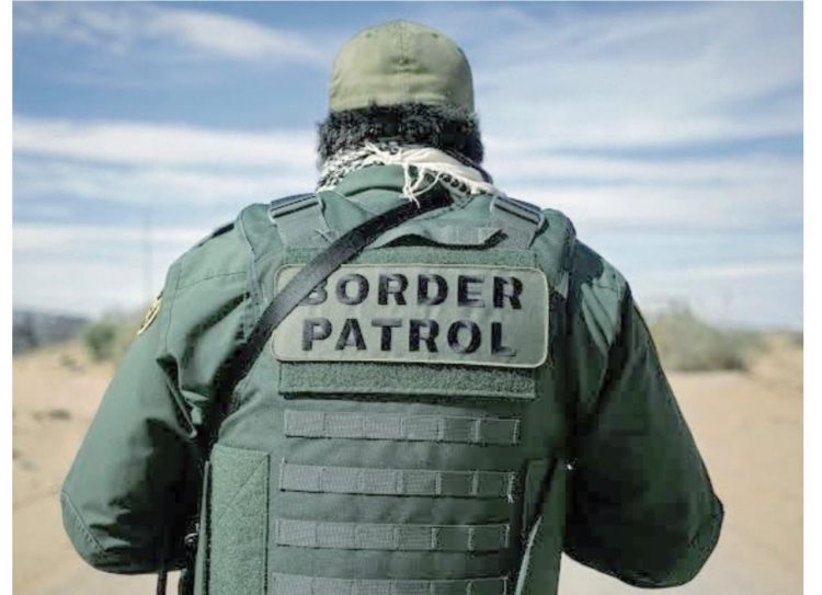 Ex agente de la Border Patrol contrataba indocumentados como choferes