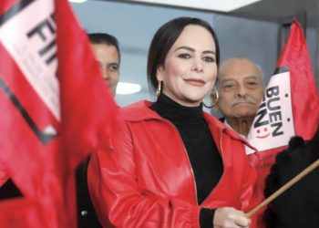 CARMEN LILIA INVITA A CONSUMIR PRODUCTOS LOCALES Inaugura la alcaldesa semana del Buen Fin