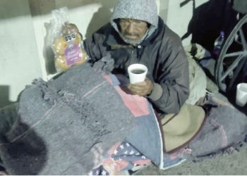 Entrega PCyB cobijas a personas en situación de calle