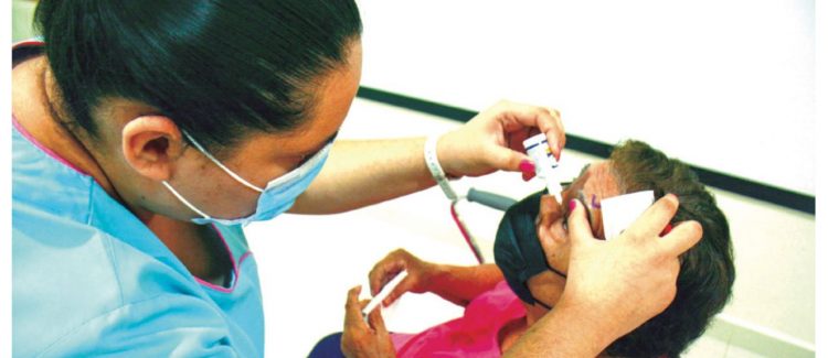 Continúa DIF campaña de cirugías gratis de cataratas