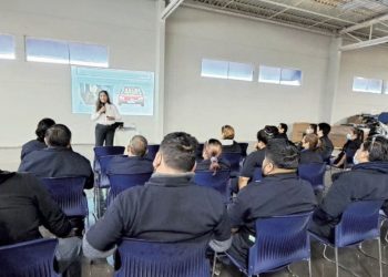 Llevan pláticas de educación vial a maquiladoras
