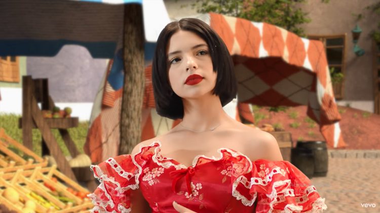 Ángela Aguilar confiesa por fin por qué elige llevar el cabello corto