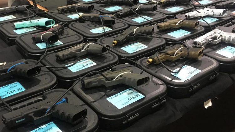 Las armas, el problema omnipresente de EE.UU. que aparece poco en campaña