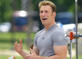 Chris Evans compartirá su título de hombre más sexy del mundo