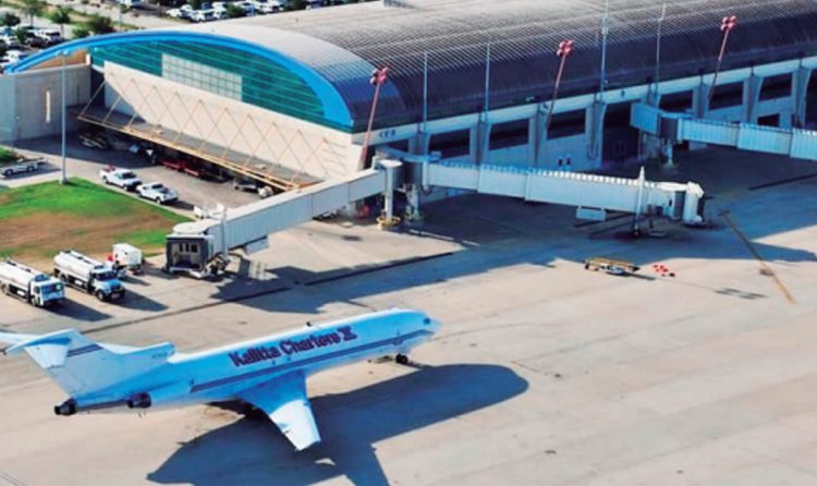 Aeropuerto podría cambiar de nombre