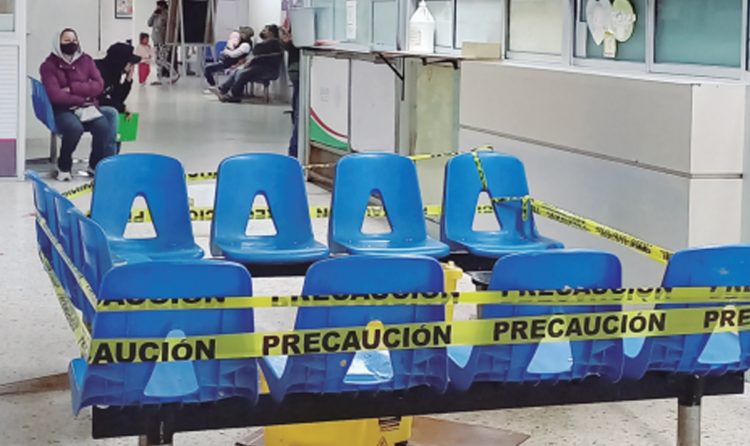 Llueve dentro de hospitales y clínicas