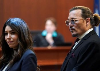 Johnny Depp ya no sale con su ex abogada Joelle Rich