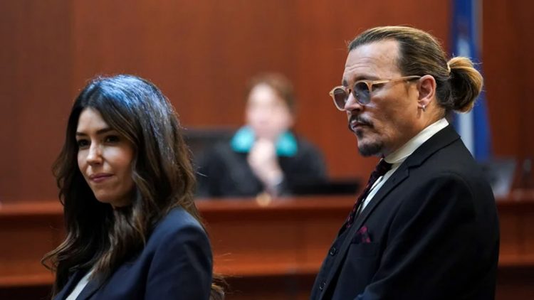 Johnny Depp ya no sale con su ex abogada Joelle Rich