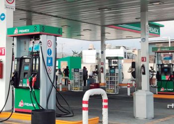 Gasolina extra llega a 17.49 pesos el litro