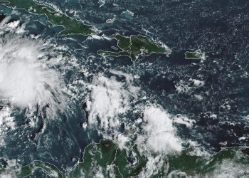 Huracán Lisa Causará Lluvias Intensas en el Sureste de México