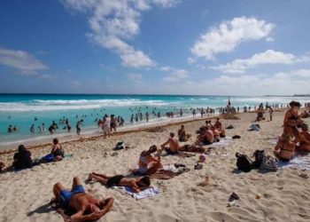 Senado avala reforma de vacaciones dignas que amplía a 12 días en primer año laboral