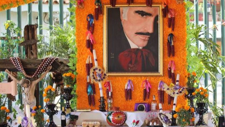 Así luce el imponente altar a Vicente Fernández en el Día de Muertos