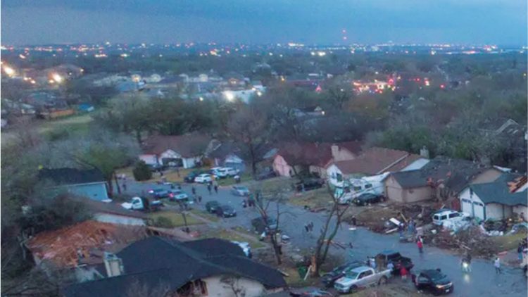 Más de 12 tornados azotan norte de Texas