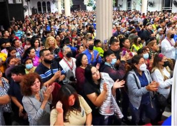 Celebran miles de neolaredenses a la Virgen Morena en su día