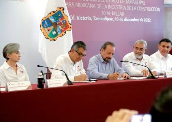 ATESTIGUA EL DIF Firman convenio el Estado y la CMIC