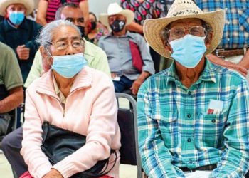 TRISTE NAVIDAD Después de un año siguen abuelitos sin recibir su pensión