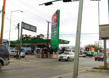 Más barata la gasolina en Laredo