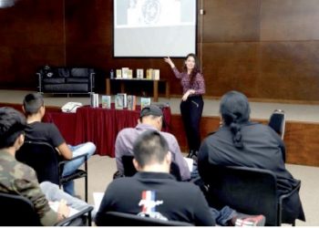 Charlan sobre la vida del periodista y escritor Gabriel García Márquez