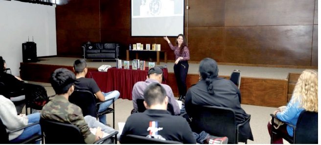 Charlan sobre la vida del periodista y escritor Gabriel García Márquez