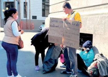 Venezolanos piden limosna para sobrevivir en Tampico