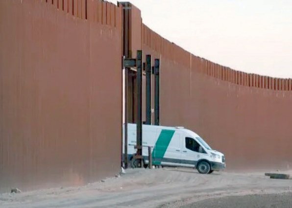 ORDENA CORTE SUPREMA Título 42 seguirá vigente por varios meses más