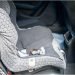 Ponen en riesgo a sus hijos en asientos inadecuados