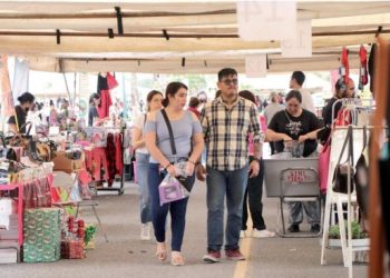 BAZAR HACIENDO COMUNIDAD Se divierten familias en “Christmas Market”