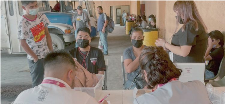 VAN A CENTRALES CAMIONERAS Salen a vacunar contra influenza