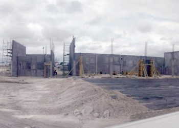 Frenan obras lluvias y optan constructores por labor alterna