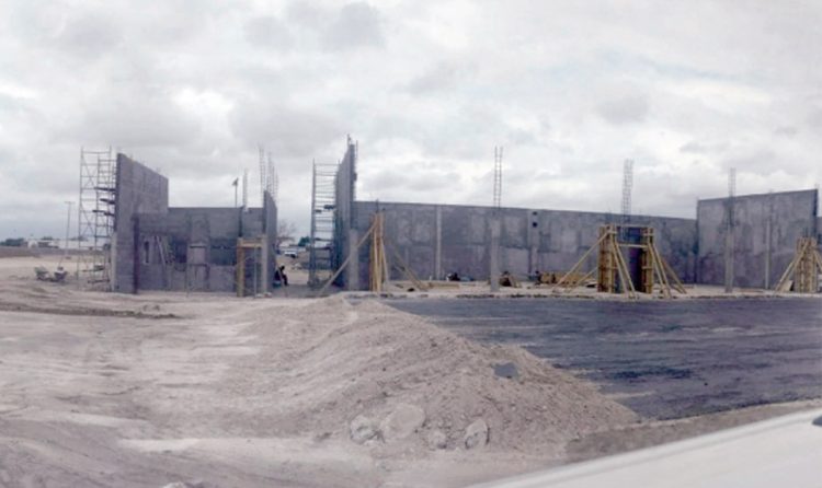 Frenan obras lluvias y optan constructores por labor alterna