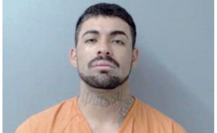 Mujer policía dispara con Taser a compañero