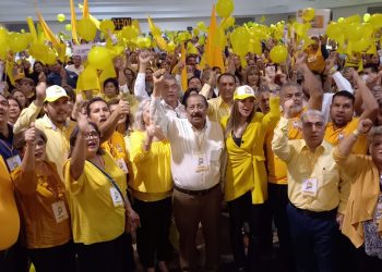 Adelanta Arnulfo por  la Sección 30 de SNTE