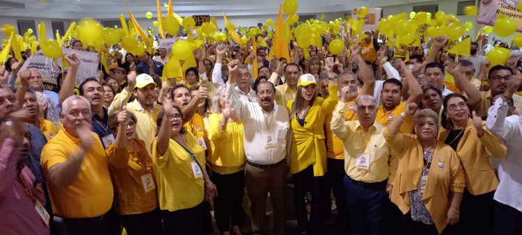 Adelanta Arnulfo por la Sección 30 de SNTE