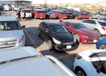 ORGANIZAN Y ESCOLTAN SALIDA Mantiene Nuevo Laredo liderazgo en cruce de paisanos