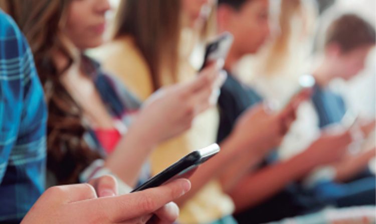 Buscan prohibir el uso de redes sociales en Texas