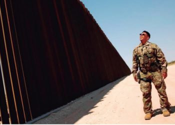 Muro fronterizo privado en Texas puede colapsar