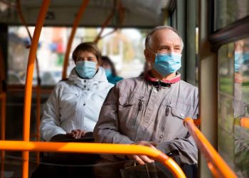 Piden usar cubrebocas en los lugares cerrados