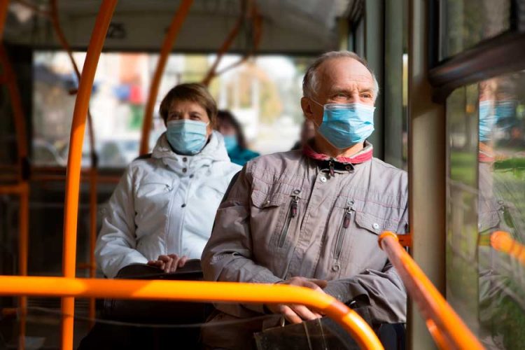 Piden usar cubrebocas en los lugares cerrados