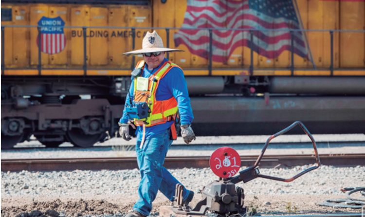 Amenazan trabajadores ferroviarios con huelga