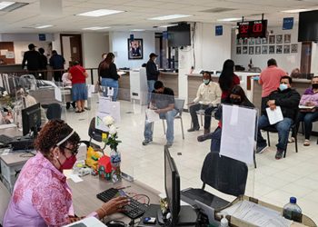 Oficina Fiscal pide acudir por placas de autos nacionalizados