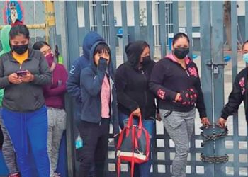 Madres de familia exigen destitución de directora